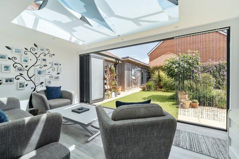 33 Beech Avenue, Bracklesham Bay, Chichester, PO20 8HU