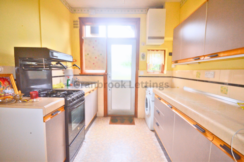 3 bedroom terraced house to rent, Ilford, IG2