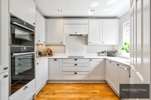 51 Fallow Fields, Loughton, IG10 4QP