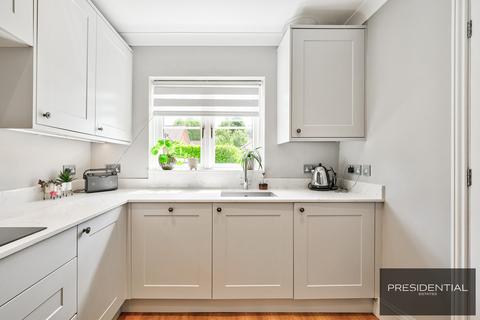 51 Fallow Fields, Loughton, IG10 4QP