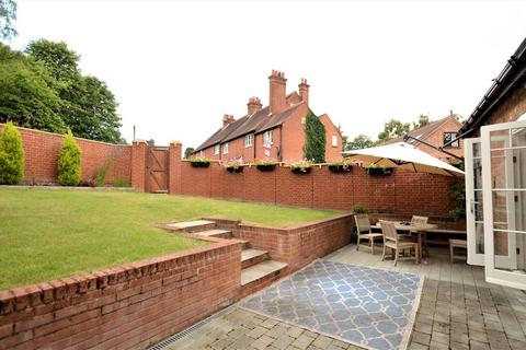 3 bedroom barn conversion for sale, Silver Hill, Chalfont St. Giles, Buckinghamshire, HP8