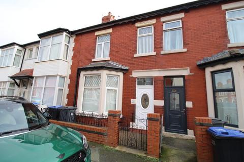 3 bedroom terraced house to rent, Cunliffe Road, Blackpool FY1