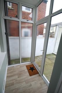 3 bedroom terraced house to rent, Cunliffe Road, Blackpool FY1