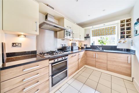 4 bedroom semi-detached house for sale, Foxhollow Close, Walton-On-Thames, Surrey, KT12