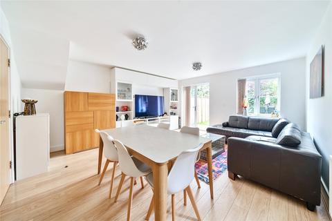 4 bedroom semi-detached house for sale, Foxhollow Close, Walton-On-Thames, Surrey, KT12