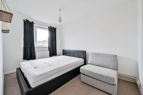 3 bedroom flat to rent, Forsyth Gardens, Elephant and Castle, London, SE17