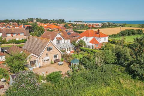 4 bedroom chalet for sale, West Runton