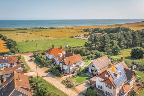 4 bedroom chalet for sale, West Runton