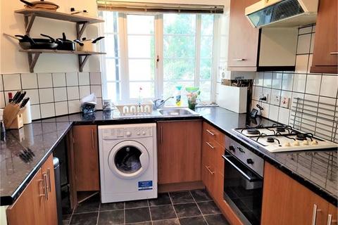 2 bedroom apartment to rent, London Road, Leigh on sea, Leigh on sea,