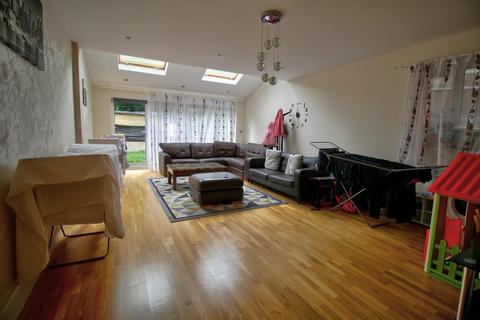 4 bedroom semi-detached house for sale, Gants Hill