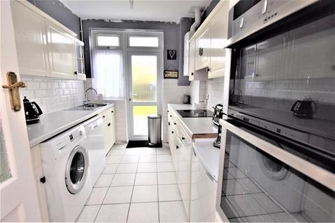 1 bedroom in a house share to rent, Loudoun Avenue, Ilford IG6