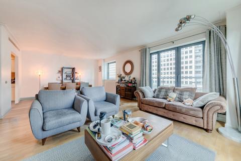 3 bedroom flat for sale, Discovery Dock Apartments East, 3 South Quay Square, London