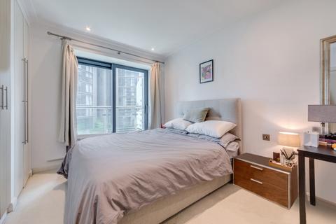 3 bedroom flat for sale, Discovery Dock Apartments East, 3 South Quay Square, London