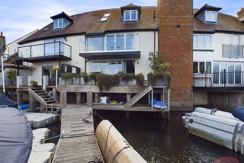 3 bedroom mews for sale, Bridge Street, Christchurch Town Centre. BH23