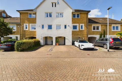 5 bedroom terraced house to rent, Bryher Island, Portsmouth PO6