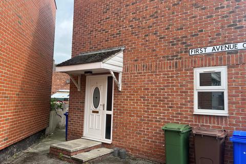 2 bedroom terraced house to rent, First Avenue Close, Goole