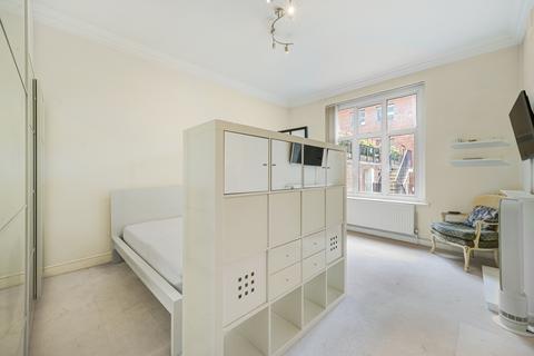 Studio to rent, Queens Gate, South Kensington, London