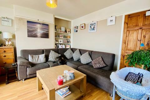 8 Hawthorn Road, Crediton, EX17 2DF