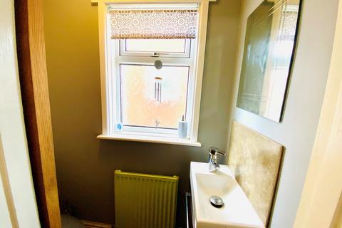 8 Hawthorn Road, Crediton, EX17 2DF