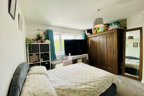 8 Hawthorn Road, Crediton, EX17 2DF