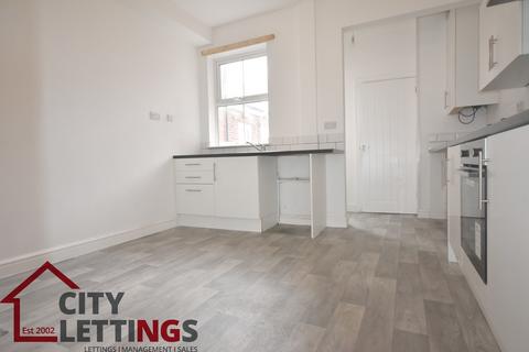 3 bedroom terraced house to rent, Burford Road , Forest Fields
