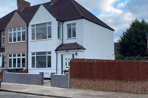 3 bedroom terraced house to rent, Bouverie Road, Harrow