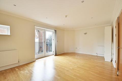 5 bedroom terraced house to rent, Tallow Road, Brentford TW8