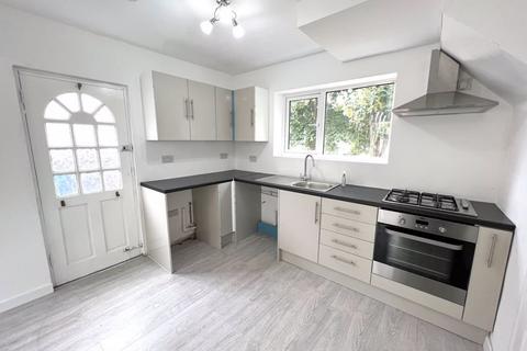 3 bedroom semi-detached house to rent, Stanhope Road, Salford