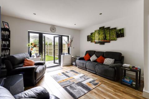 3 bedroom end of terrace house for sale, De Burgh Close, Broxbourne