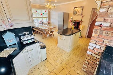 4 bedroom detached house for sale, Brick Kiln Lane, Dudley DY3