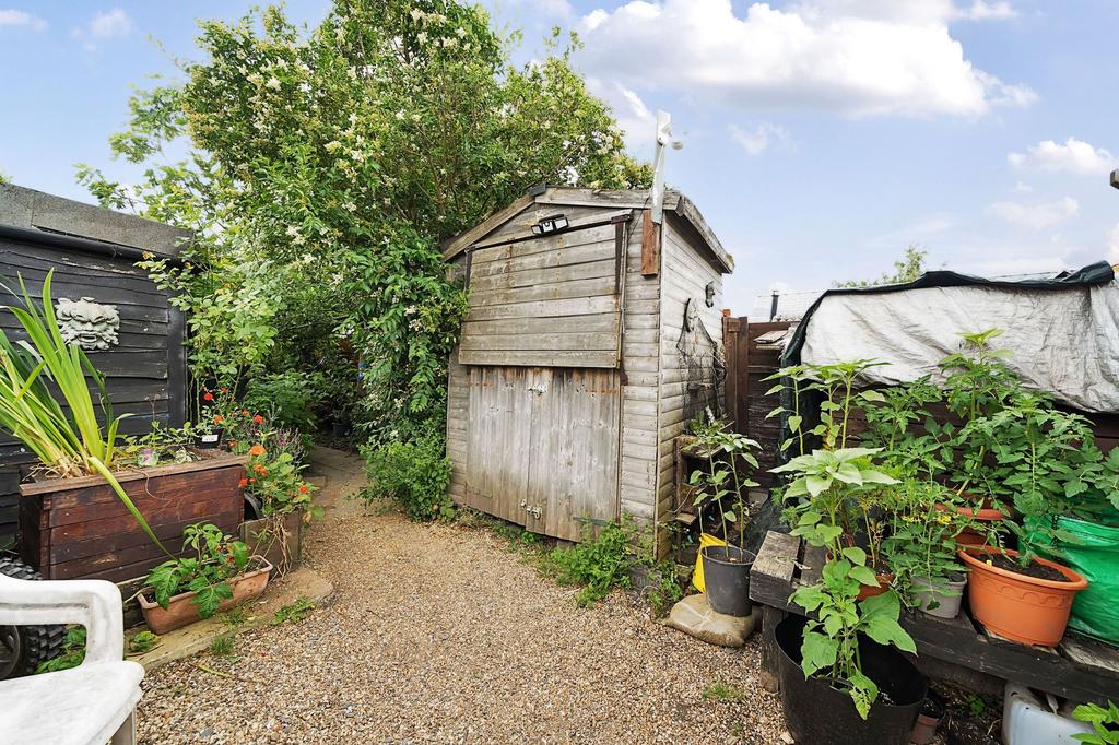 Garden/Beach Hut (1)