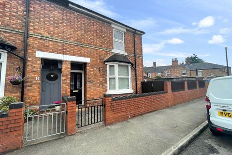 3 bedroom end of terrace house to rent, 2 Kings Road, Evesham,