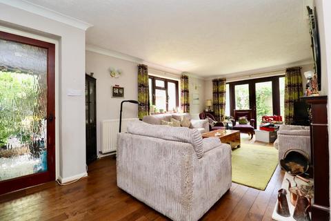 5 Manor Close, Deal, CT14 9XA