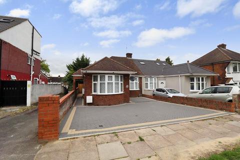 3 bedroom bungalow for sale, Roman Road, Leagrave, Luton, Bedfordshire, LU4 9DN