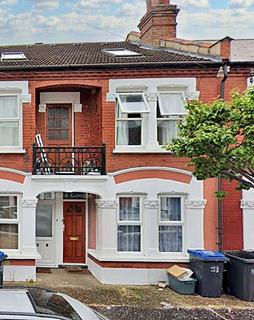 4 bedroom flat to rent, Ingatestone Road, London SE25