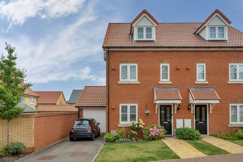 3 bedroom semi-detached house for sale, Linnet Close, Chattenden, Rochester