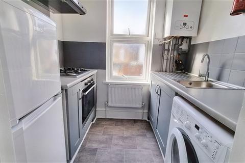 2 bedroom flat to rent, Frith Road, Leytonstone