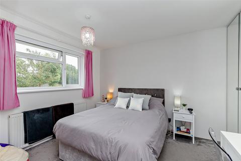 4 Broughton Avenue, Toddington, Dunstable, LU5 6BQ