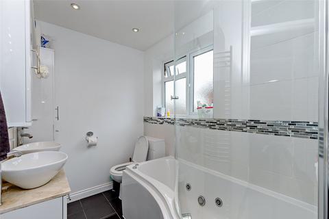 4 Broughton Avenue, Toddington, Dunstable, LU5 6BQ