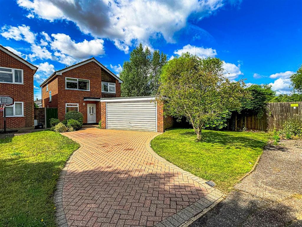 Plane Tree Close, BurnhamOnCrouch 4 bed detached house for sale £