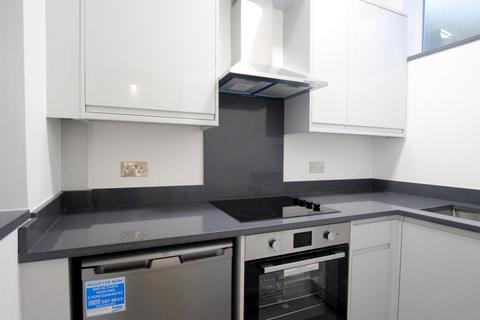 Studio to rent, Nevern Square, Earls Court SW5
