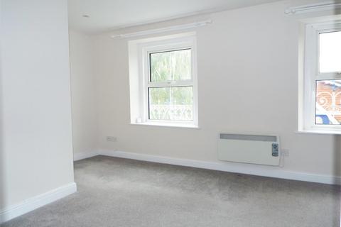 2 bedroom flat to rent, West Street, Somerton
