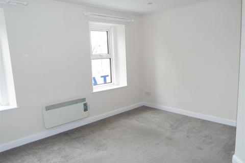 2 bedroom flat to rent, West Street, Somerton
