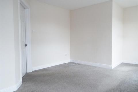 2 bedroom flat to rent, West Street, Somerton