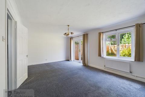 3 bedroom house to rent, Evans Close, Maidenbower, Crawley, West Sussex. RH10 7WN