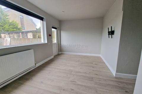 Studio to rent, Cowbridge Road, Bridgend, Bridgend County. CF31 3DH