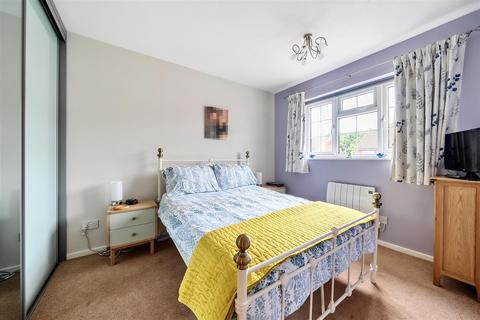 21 Brampton Close, Bedford, MK42 0HD