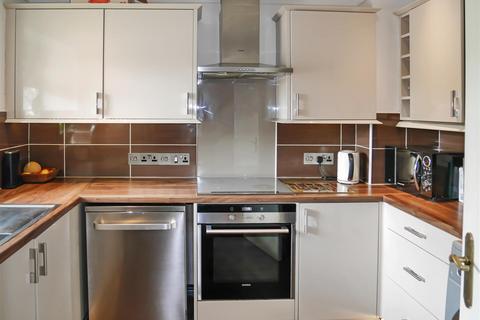 2 Coniston Way, Littlehampton, BN17 6SR