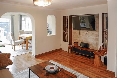 2 Coniston Way, Littlehampton, BN17 6SR