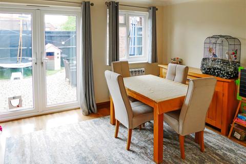 2 Coniston Way, Littlehampton, BN17 6SR